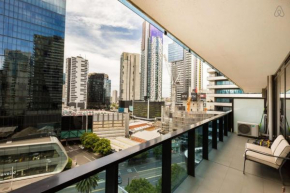 Southbank Balcony Stay across from Crown with Pool